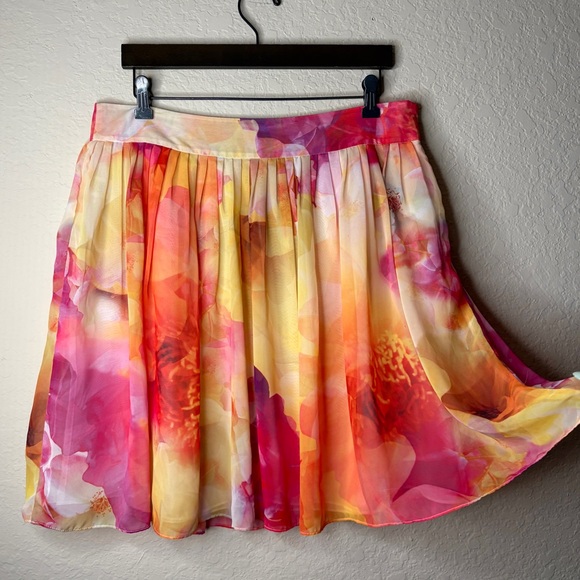 Liz Claiborne Pink Floral Sheer Skirt Size 12P Mini Pleat Layered Photo Graphic - Picture 2 of 11